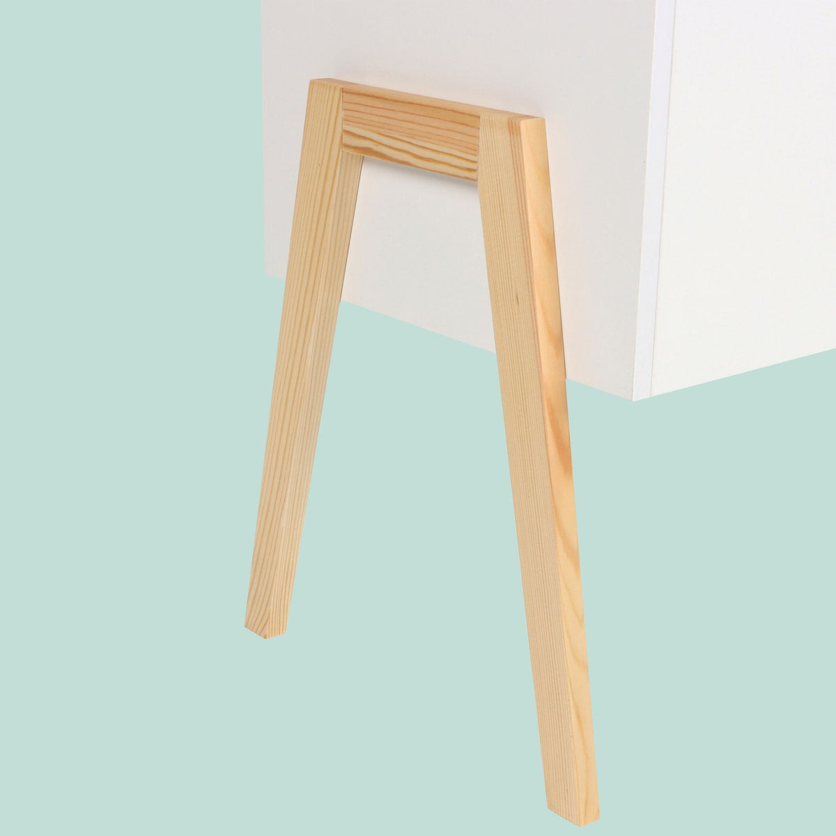 Barnleksakslåda – Skandinavisk design, träben