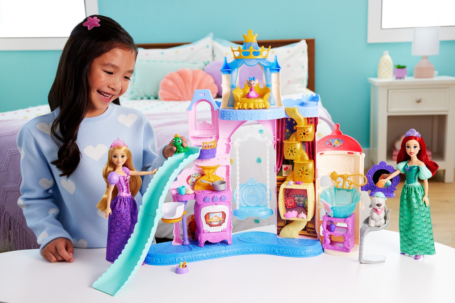 Disney Princess Husdjursslott med 3 djurvänner och 20 tillbehör