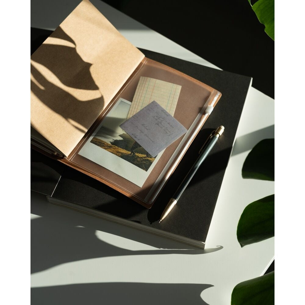 One Piece Travel Notebook med tomma sidor och kompakt design