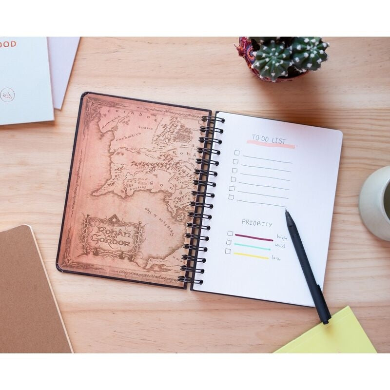 Sagan om ringen A5-anteckningsbok med fodrade sidor och konstverk