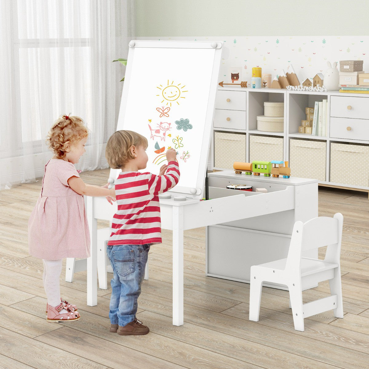 Barnkonstbord och 2 stolar, justerbart staffli, pappersrulle