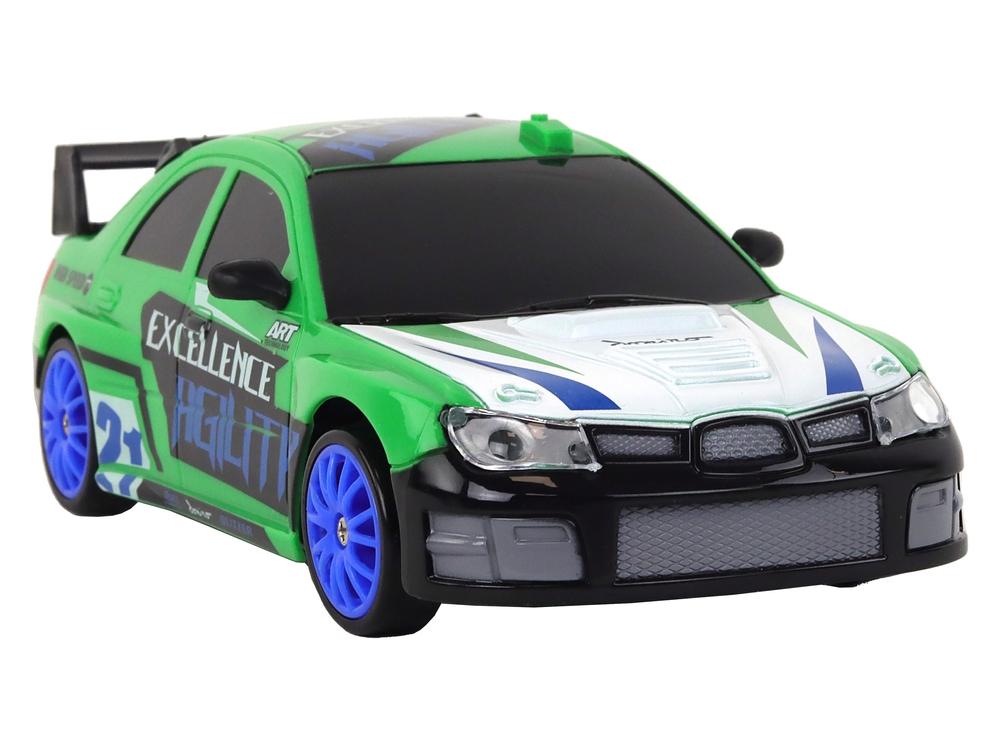 Grön R/C sportbil 1:24 med utbytbara hjul