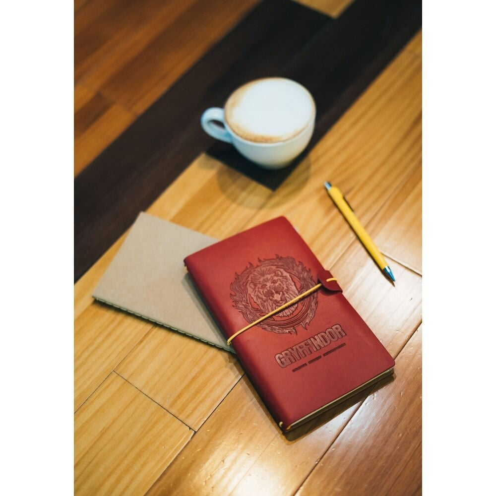 Gryffindor Travel Notebook för fans, 80 sidor, fodrad