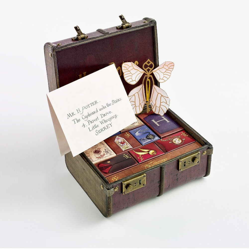 Hogwarts adventskalender med magiska överraskningar och samlarföremål