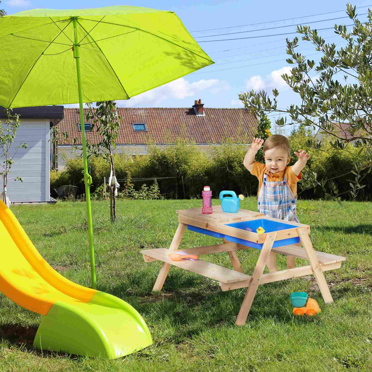 Picknickbänk för barn med vatten- och sandlekbord