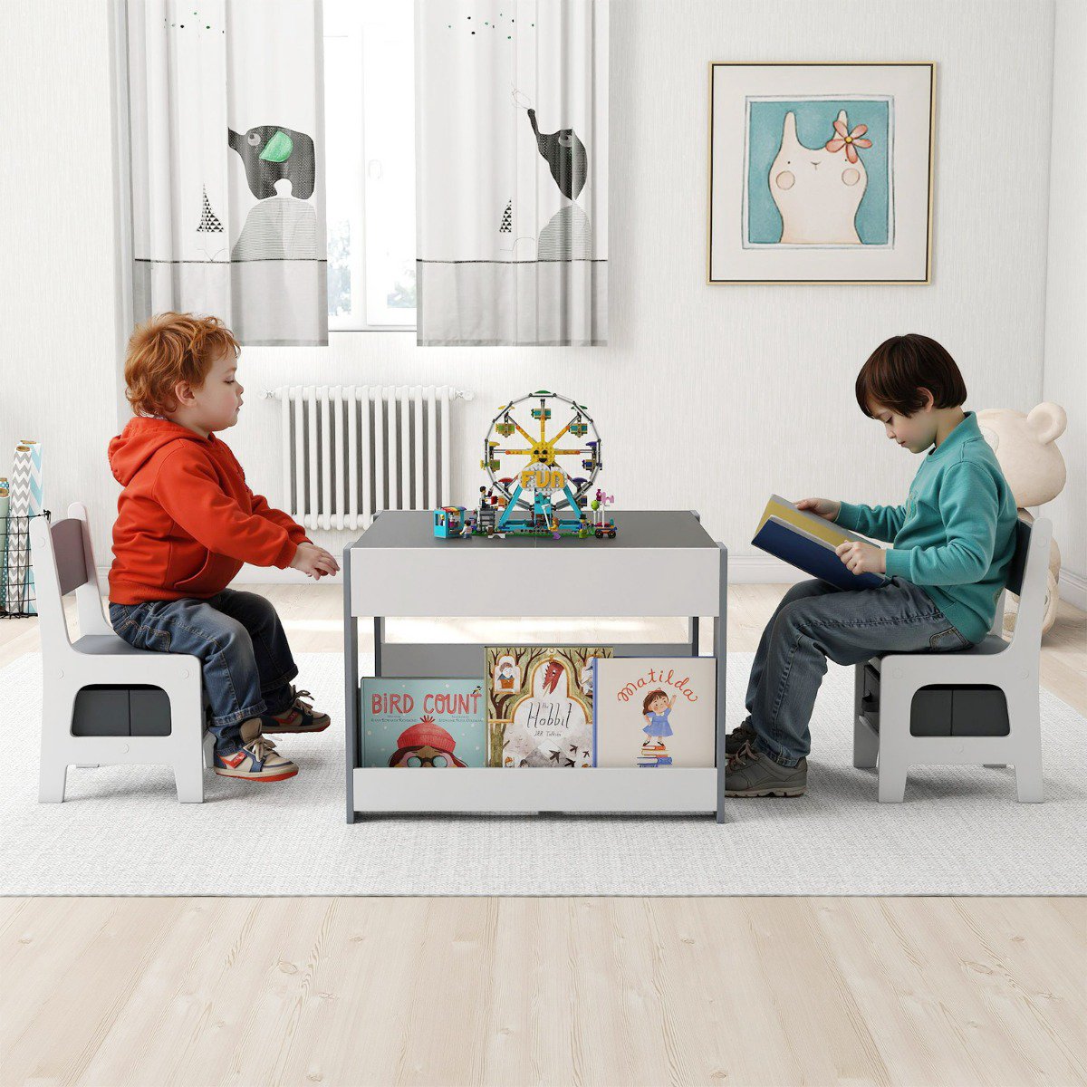 Småbarnsbord och 2 stolar, Whiteboardtavla med griffeltavla, Förvaring
