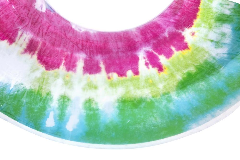 Tie Dye oppustelig svømmering med nakkestøtte og kopholder