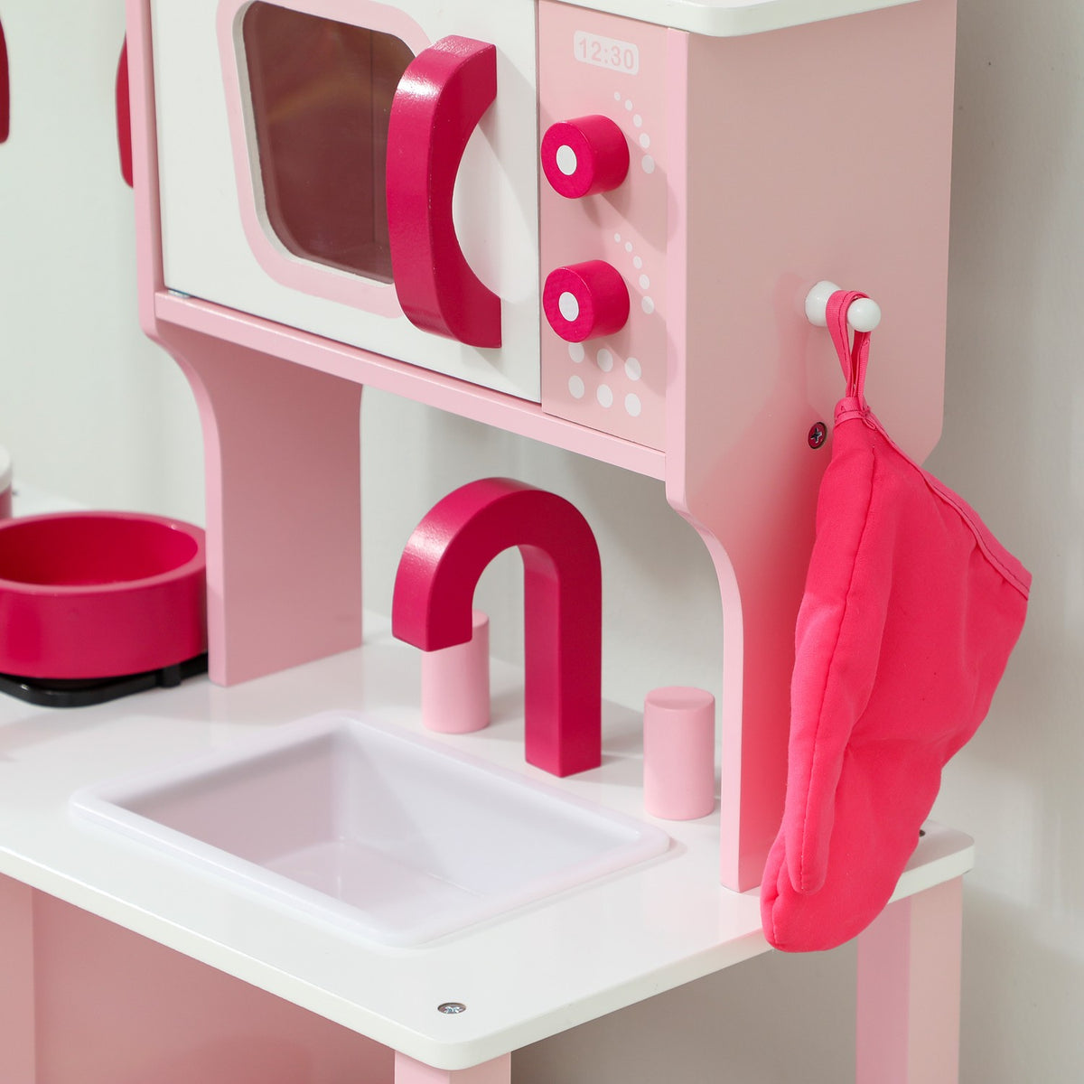 Trälekkök med tillbehör – rosa, kompakt